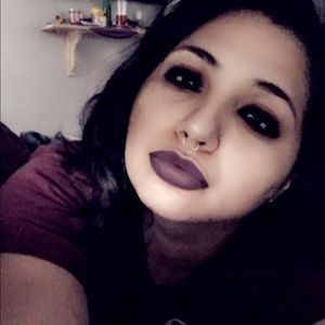 Meet your Posher, Crystal